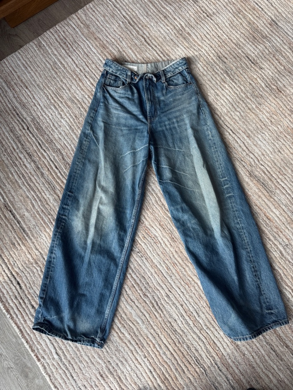 Zara TRF Mid Rise folded waist jeans in Blue - Picture 2 of 6